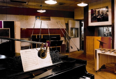 Ocala Custom Painting serving Silver Springs The Villages Ocala FL Florida interior painting exterior painting drywall repair plaster repair power washing aluminum gutter painting refinishing